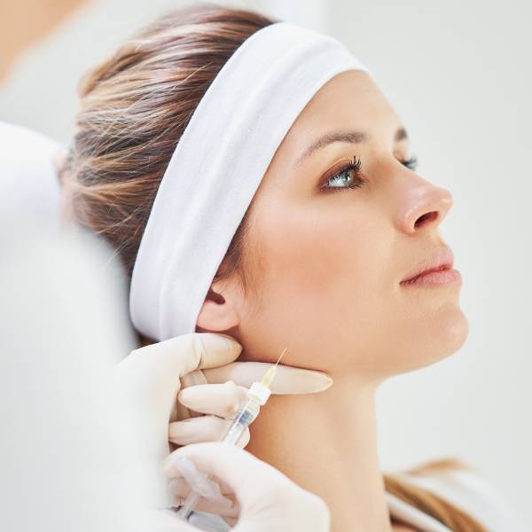 marcación mandibular Mujer en la Clinica de Medicina Estetica DA en Madrid