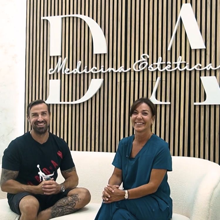 Rafa Mora se realiza un tratamiento con vitaminas faciales en clinica DA